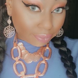 Meet your Posher, Godneasha